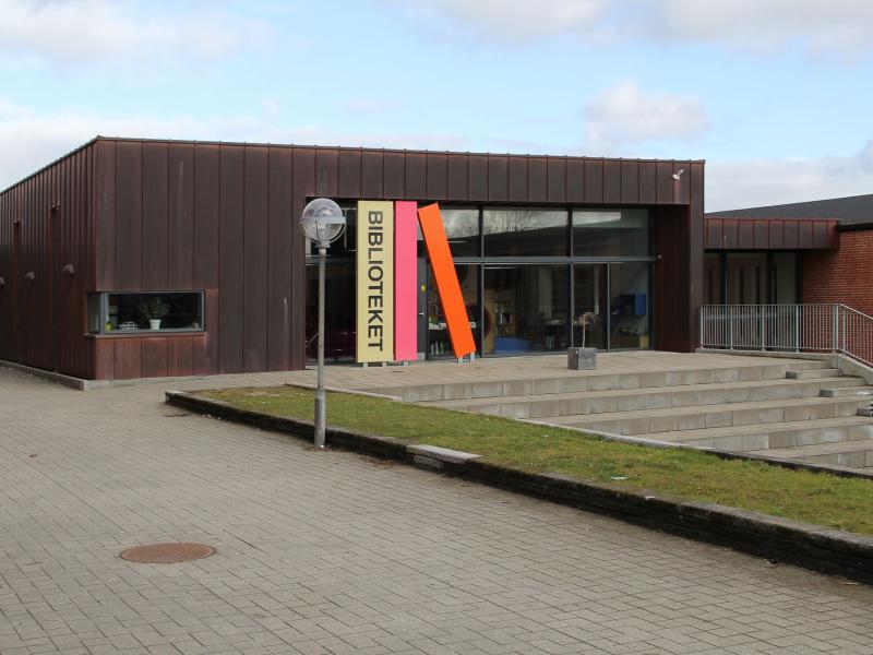 Foto af Harlev Bibliotek set udefra.